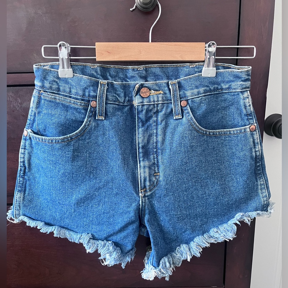 Wrangler Vintage cut off Shorts Size 25?
